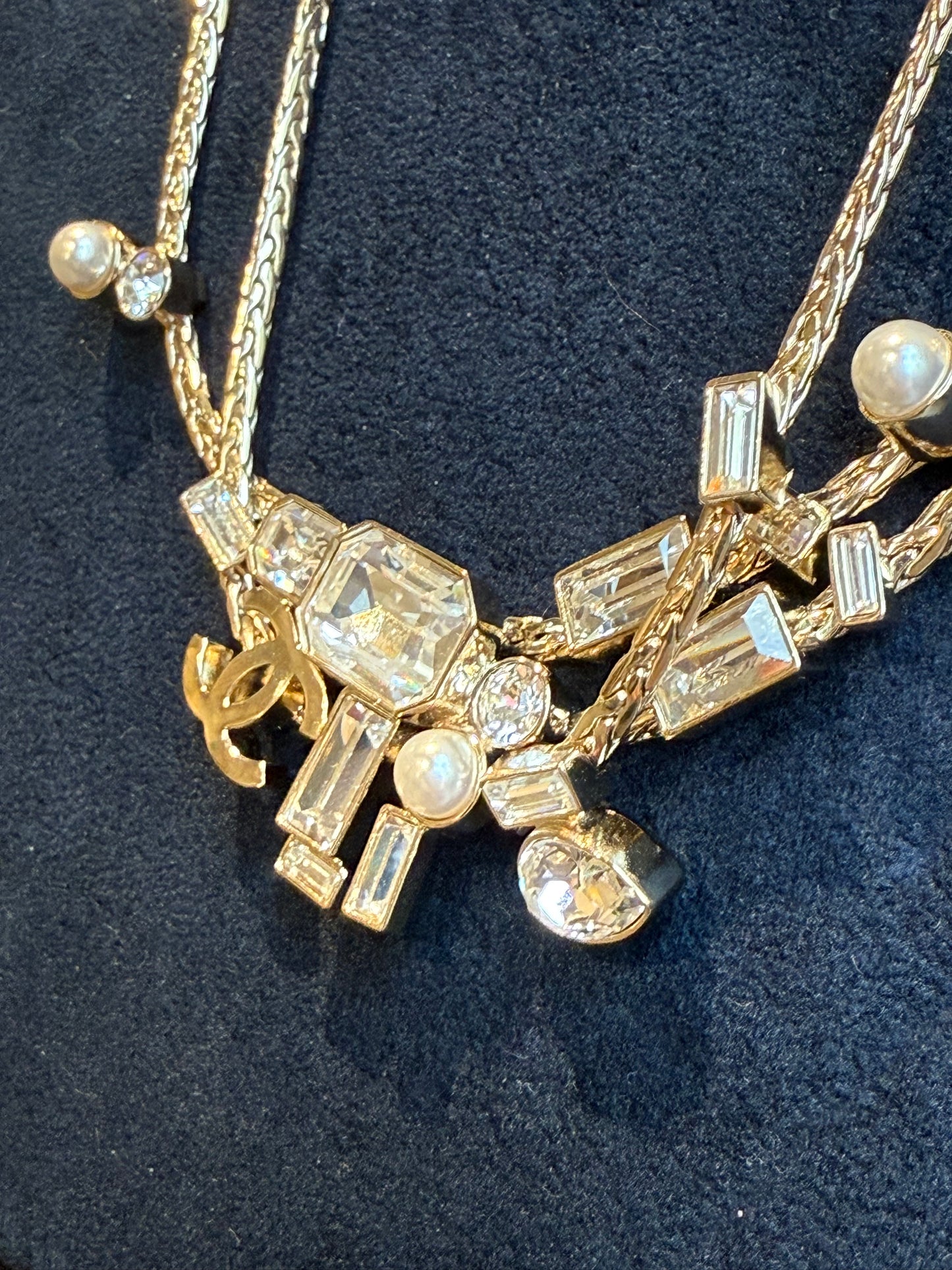 Collana Chanel con pietre