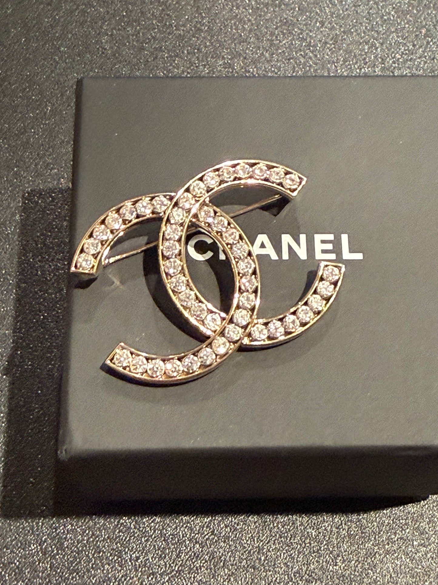 Spilla Chanel