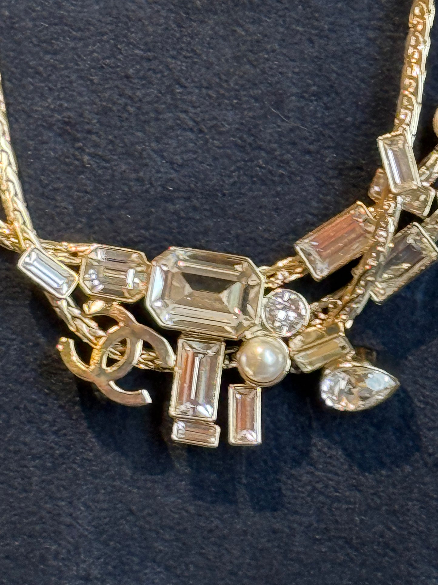 Collana Chanel con pietre