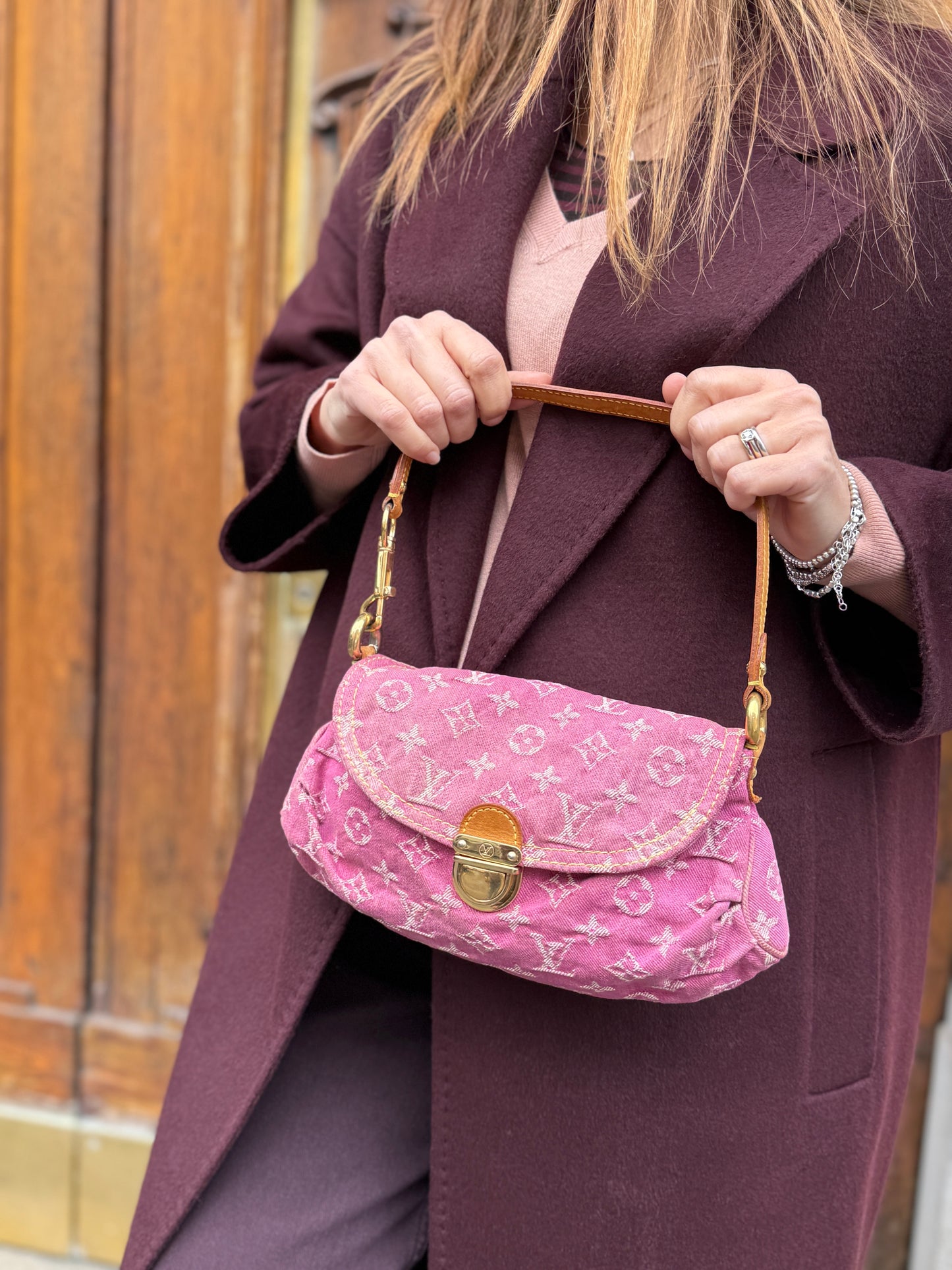 borsa a spalla Louis Vuitton “Pleaty” PM in tela denim monogram rosa