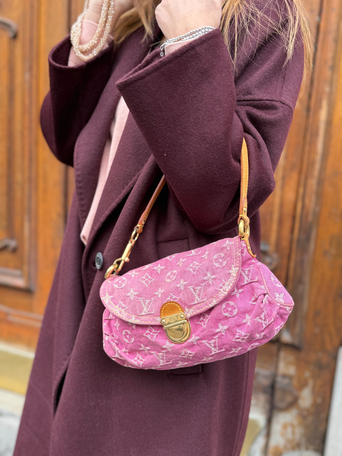 borsa a spalla Louis Vuitton “Pleaty” PM in tela denim monogram rosa