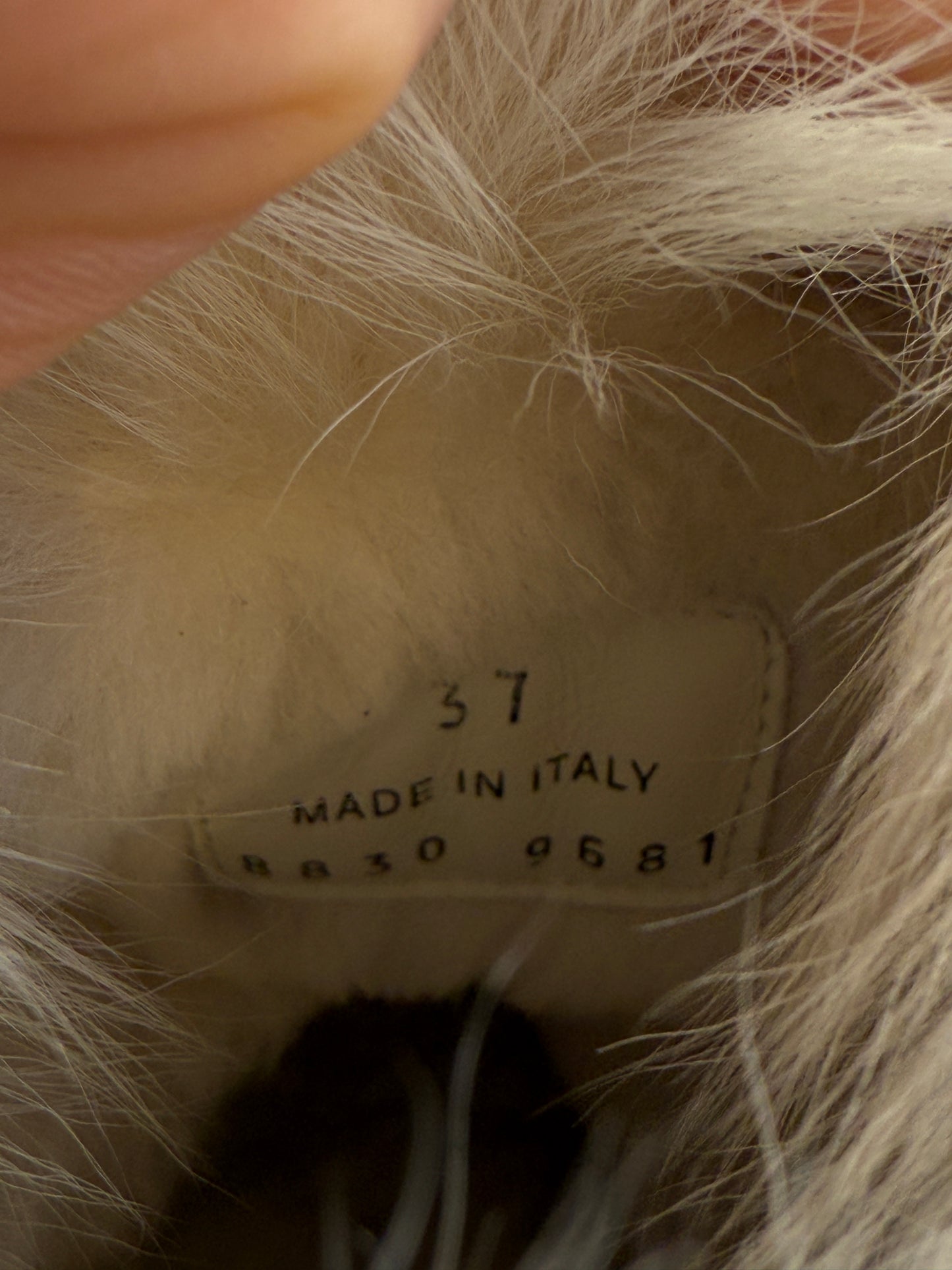Stivaletti  Prada in velluto cammello con pelo