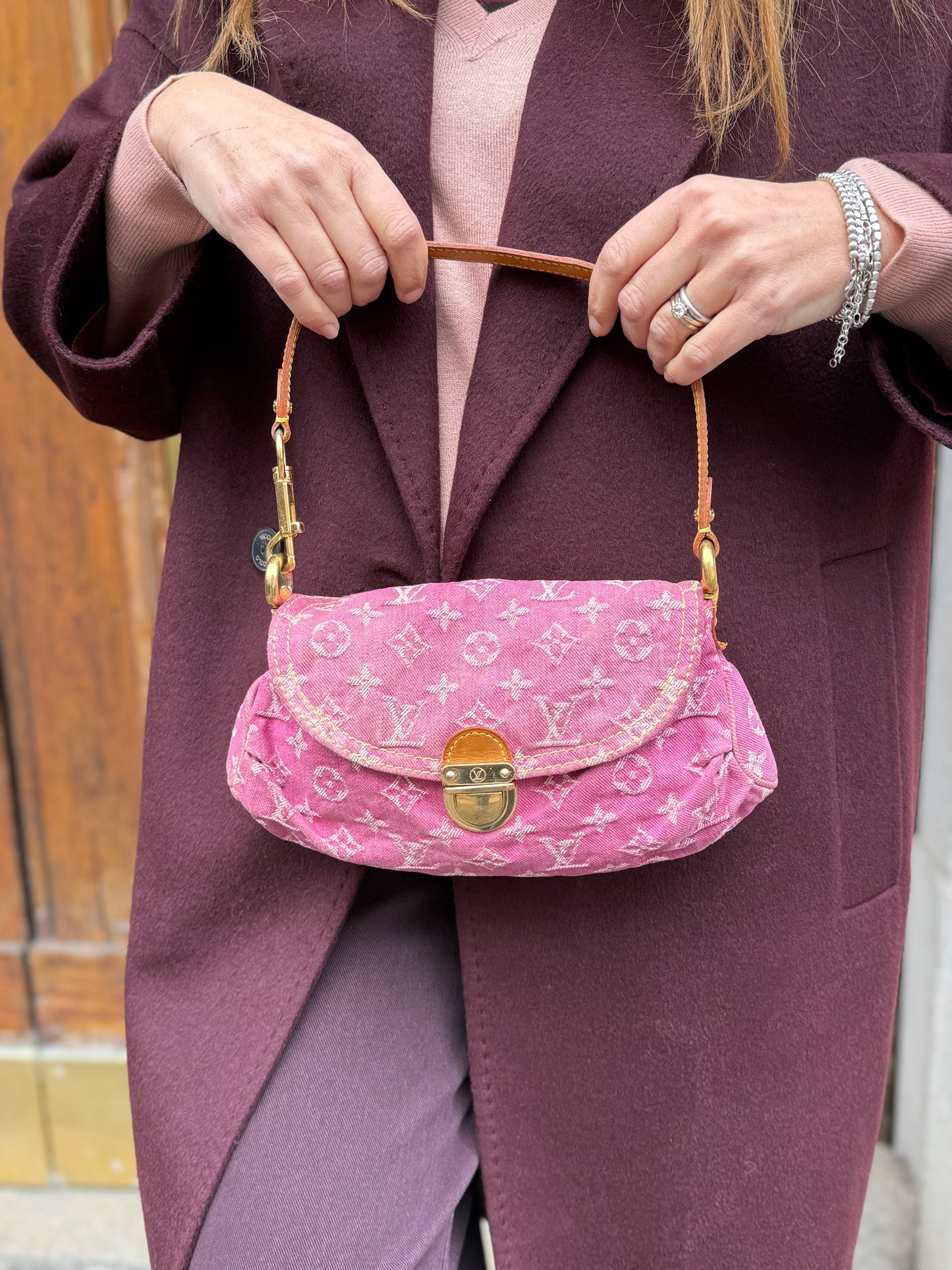 borsa a spalla Louis Vuitton “Pleaty” PM in tela denim monogram rosa